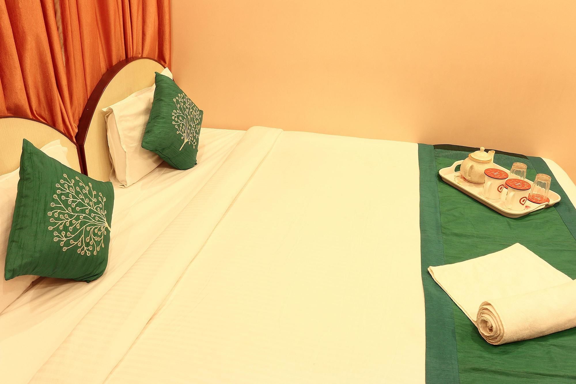 Oyo Salt Sector 1 Tank No 2 Hotel