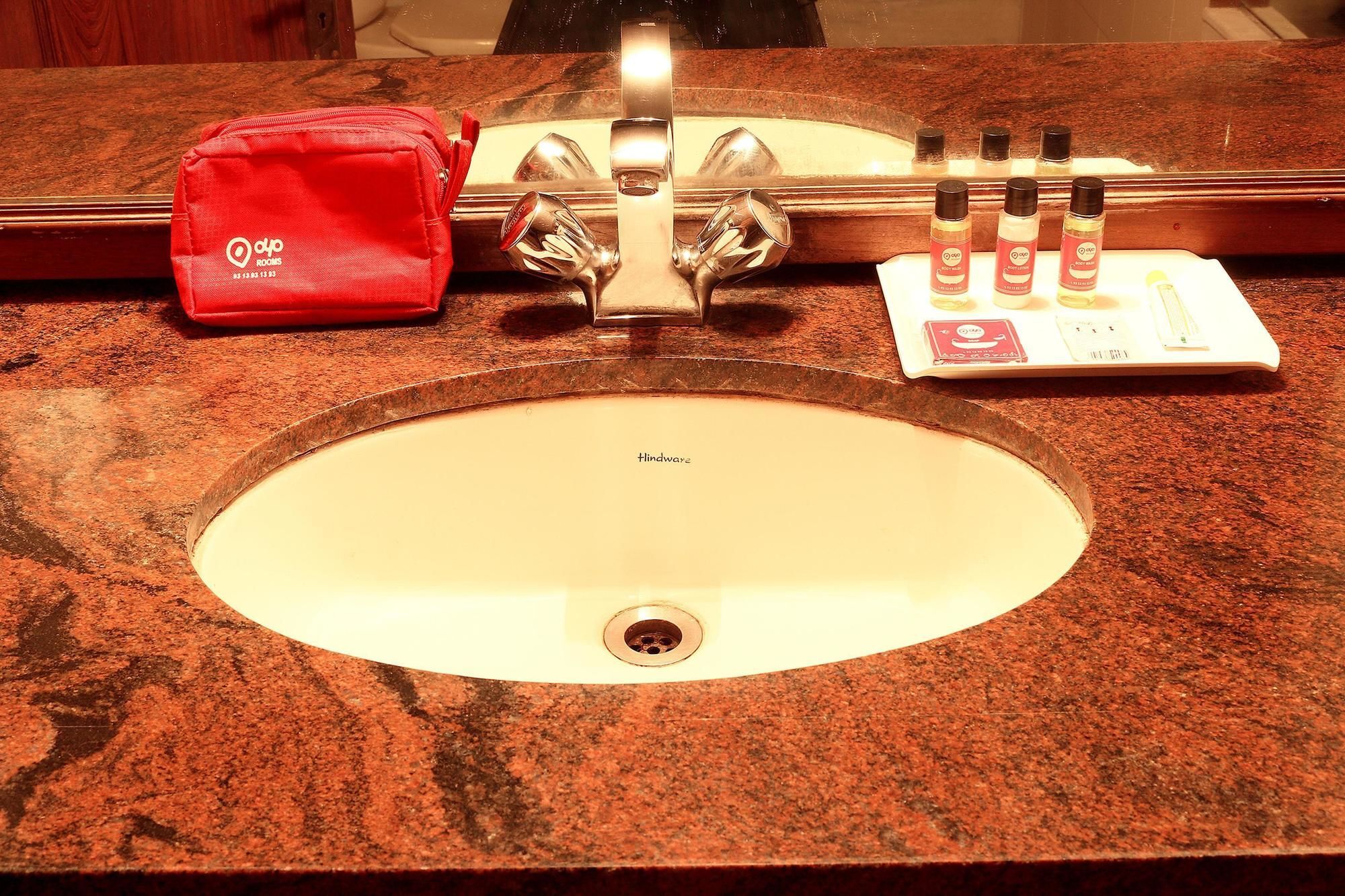 Oyo Salt Sector 1 Tank No 2 Hotel Kolkata