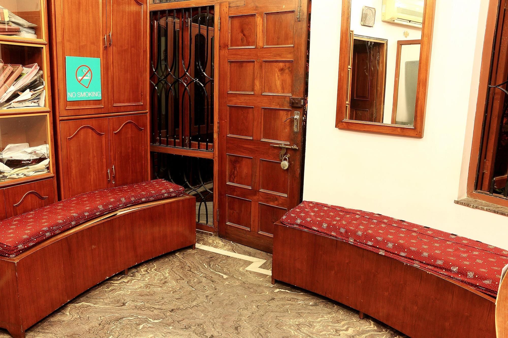 Oyo Salt Sector 1 Tank No 2 Hotel